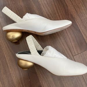 Gray matters white leather pump